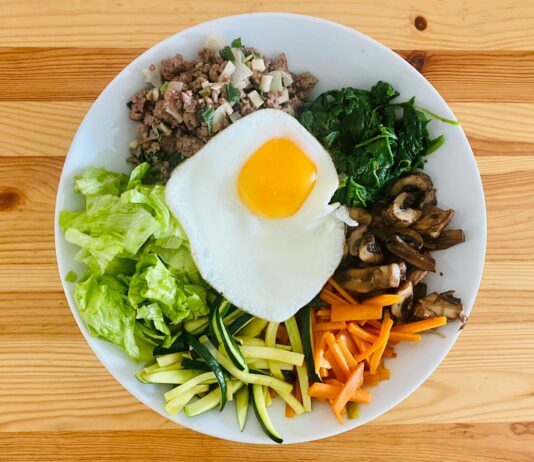 건강한 식단, 작은 변화가 큰 건강을 만든다 egg on white ceramic plate