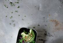 바쁜 일상 속, 건강 식단 꾸리는 최신 트렌드와 실천법 cooked food