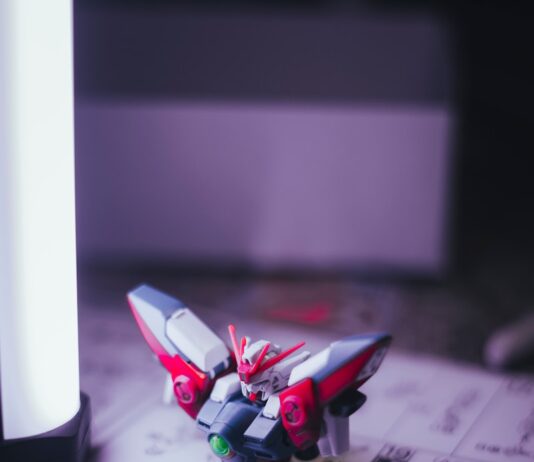 집에서 쉽게 실천하는 ‘마음 건강 챙기기’ 생활 습관 a close up of a toy airplane on a table