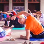 ‘저속노화’ 비결, 일상에서 손쉽게 실천하는 방법 people exercising