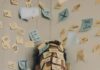 혈당 관리, 어렵지 않아요! 일상에서 바로 실천할 수 있는 팁 man covered in sticky notes at office desk