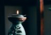 “작은 걸음부터 시작하는 마음 챙김 루틴, 일상에 여유를 더하다” rule of thirds photography of lit candle